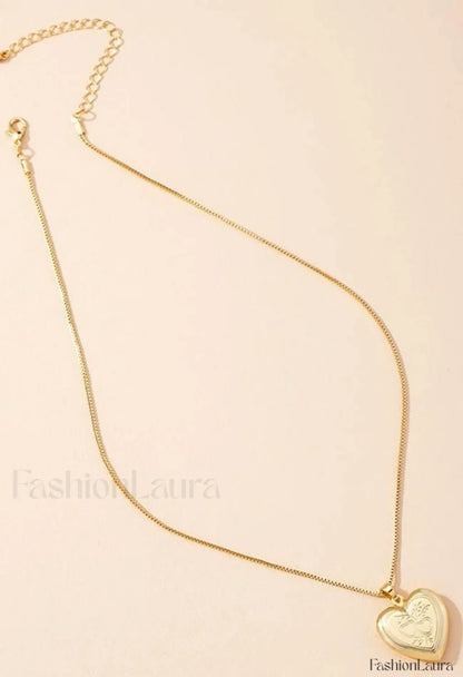Heart-shaped Pendant Necklace