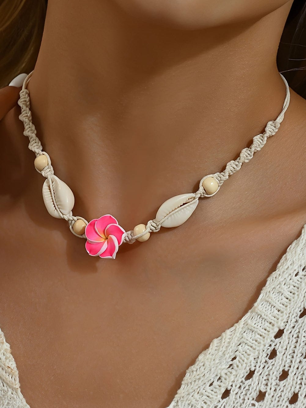 Red Shell Choker Necklace in Boho Style with Rose