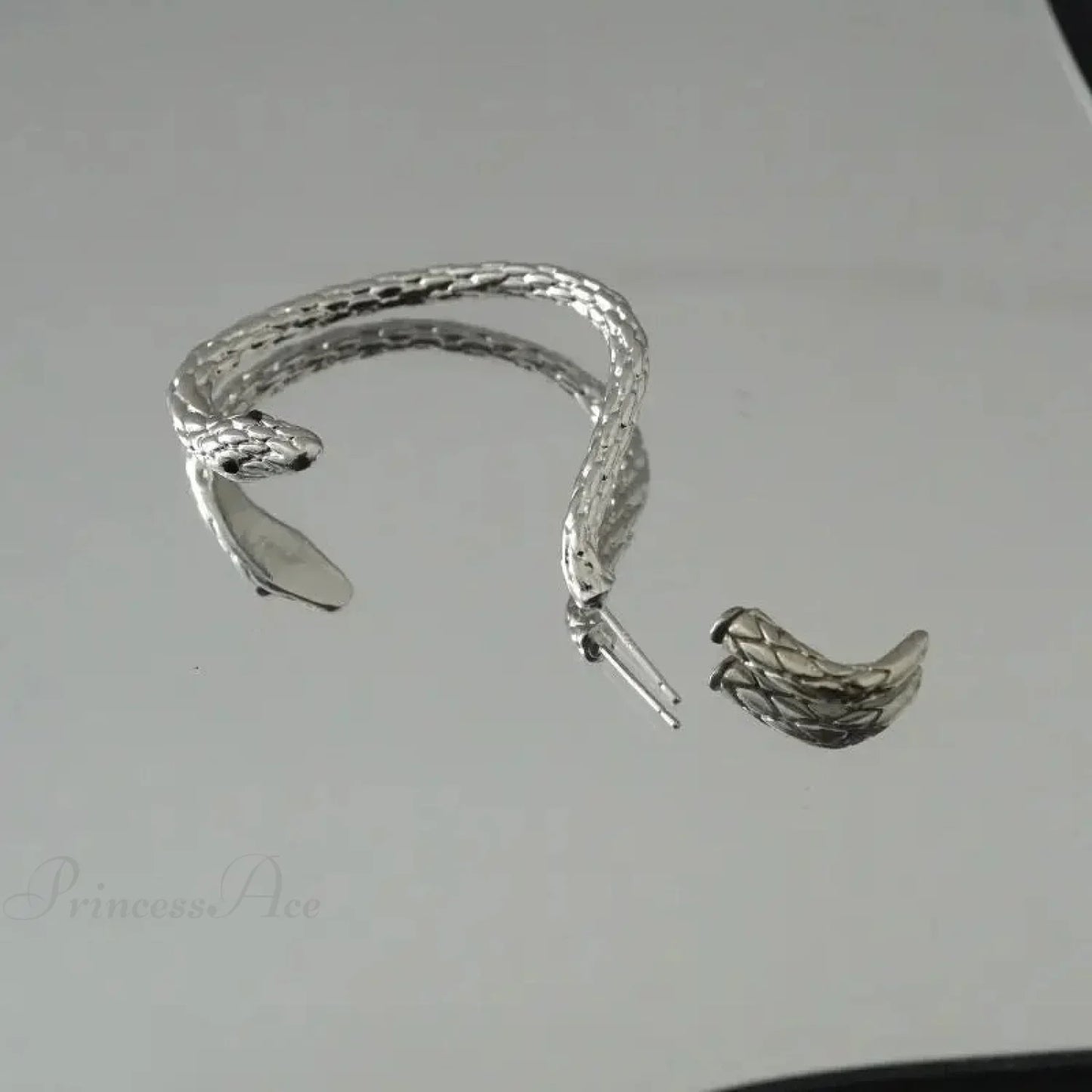 Reptile Rebellious Clasp Earring Without Piercing