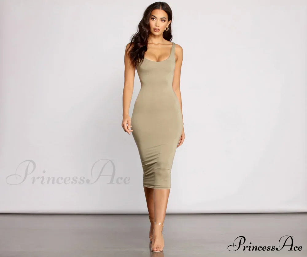 Slay Every Day Basic Graceful Scoop Neck Midi Dress