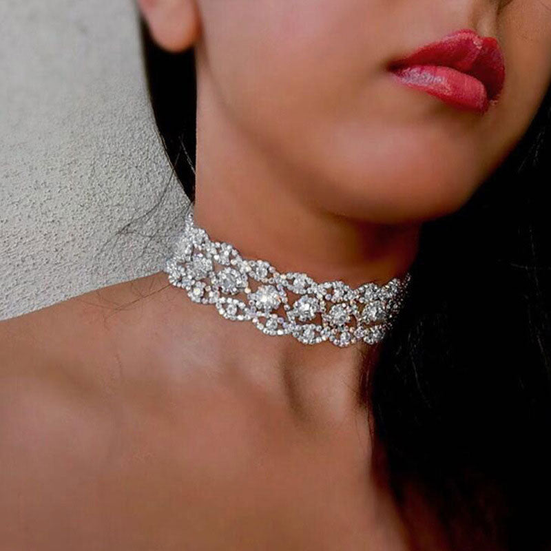 Rhinestone Scalloped Chain Choker Necklace - Silver
