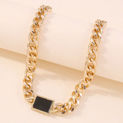 Onyx Helio Charm Chunky Chain Choker Necklace in Gold